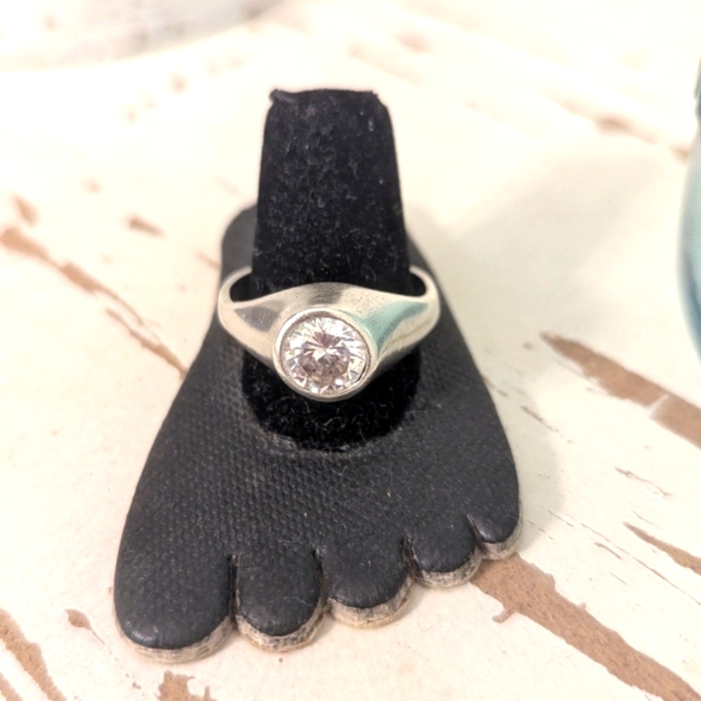 Vintage Men's 925 Silver Ring with Timeless Design